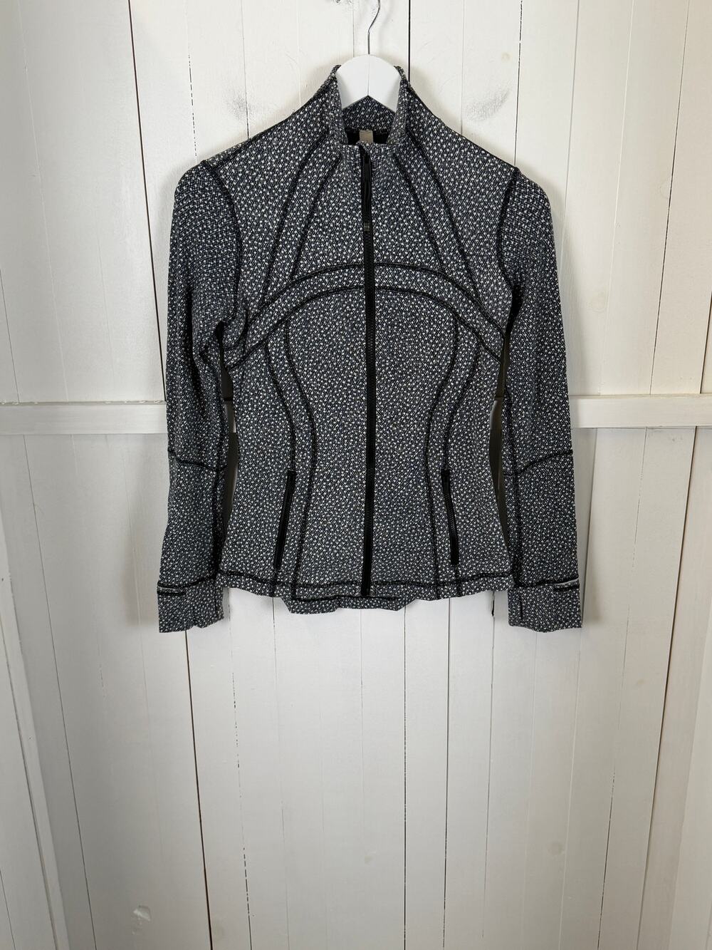 Lululemon Black White Nylon Activewear Jacket Size 6